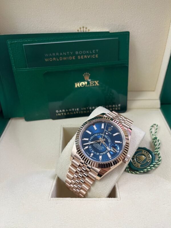 rolex-sky-dweller-42mm-blue-dial-rose-gold-jubilee-bracelet-336935-257305.jpg Rolex Sky-Dweller 42mm Blue Dial Rose Gold Jubilee Bracelet 336935