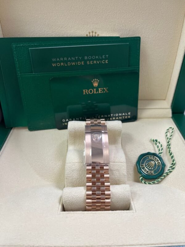 rolex-sky-dweller-42mm-blue-dial-rose-gold-jubilee-bracelet-336935-319956.jpg Rolex Sky-Dweller 42mm Blue Dial Rose Gold Jubilee Bracelet 336935