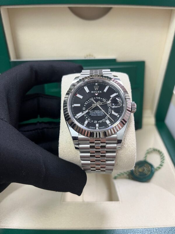 rolex-sky-dweller-fluted-bezel-black-index-dial-jubilee-bracelet-336934-303737.jpg Rolex Sky-Dweller Fluted Bezel Black Index Dial Jubilee Bracelet 336934